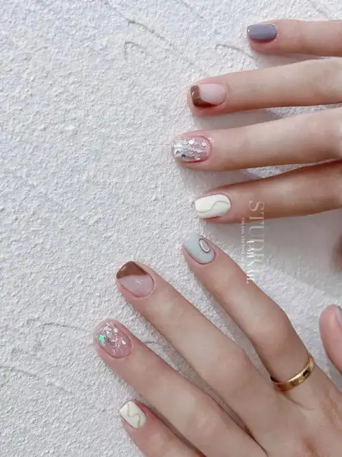 ins短甲款式糯叽叽软fufu的夏日亮片美甲