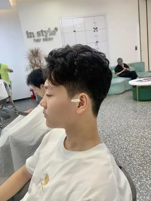 男士定位烫,一款自然吹干就很有型的烫发,阳光帅气,头发不会再服帖