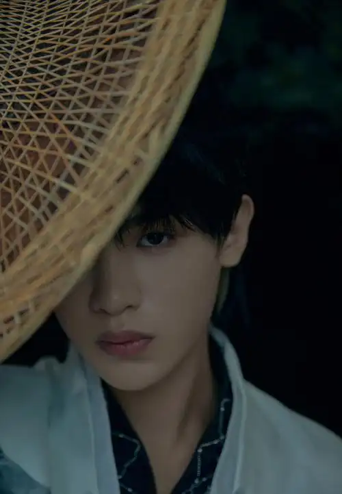 黄明昊相关图片