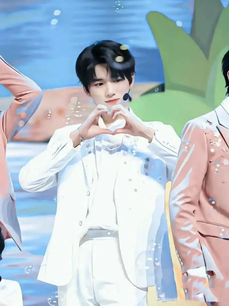 宋亚轩神仙图片 宋亚轩神仙图片,超可爱昀宋芽芽,姐妹们快了领