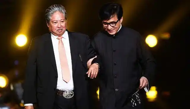 为帮洪金宝还债成龙元彪拍了部经典结果成铁三角最后的合作