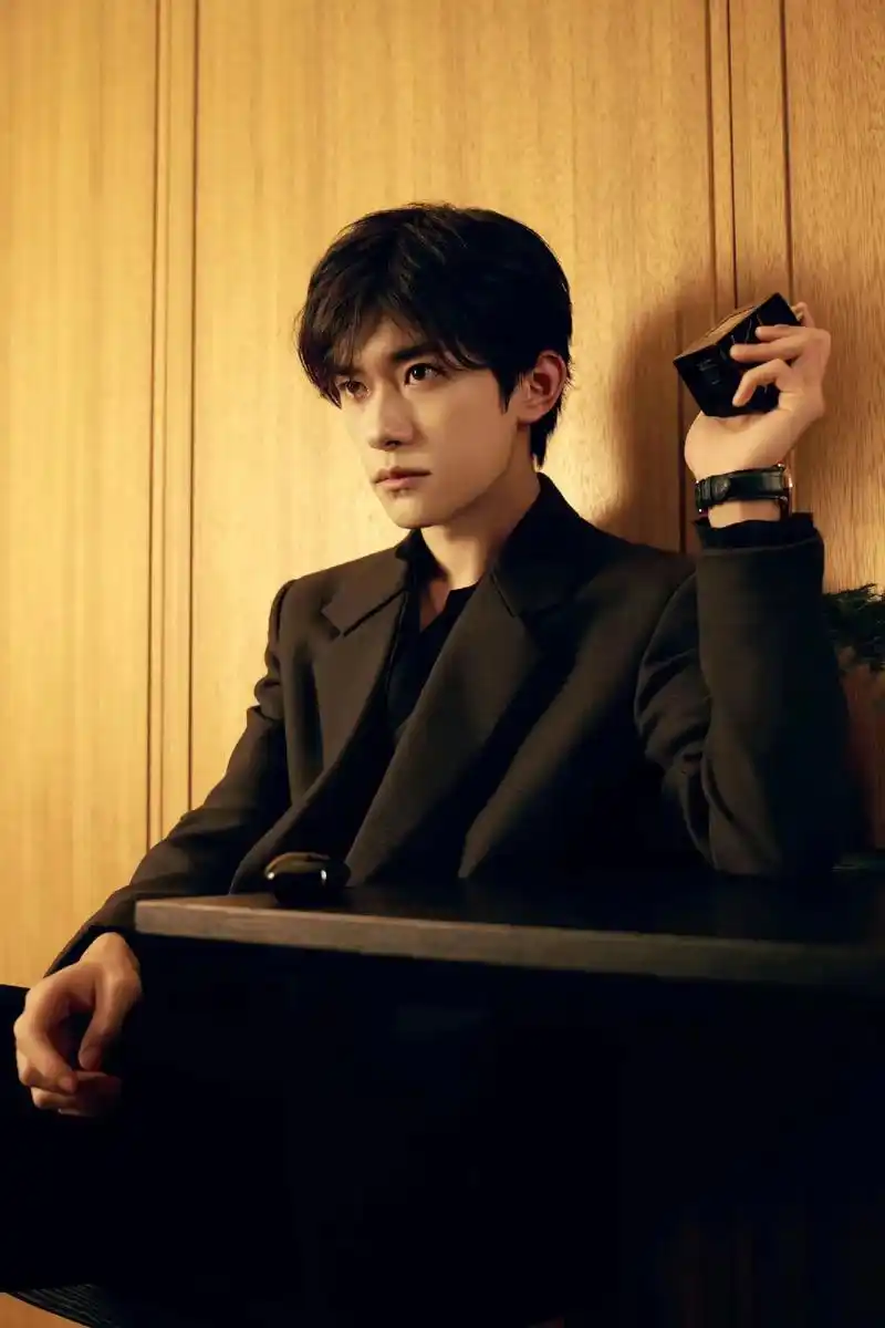 啊啊啊啊啊啊帅到怀疑人生#易烊千玺 #西装杀 - 抖音