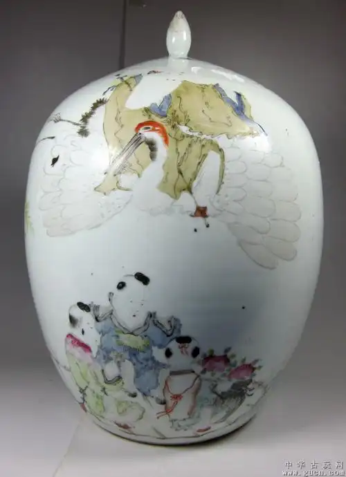 晚清民国浅绛人物纹冬瓜罐