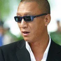 铁汉柔情孙红雷带字个性孙红雷举枪指头孙红雷头像穿囚衣伤感霸气