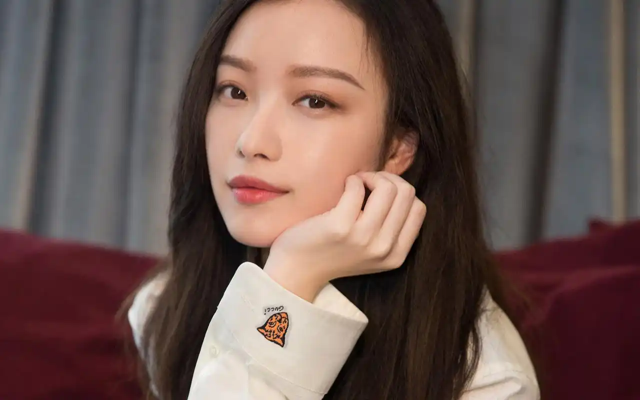 倪妮性感时尚写真桌面壁纸