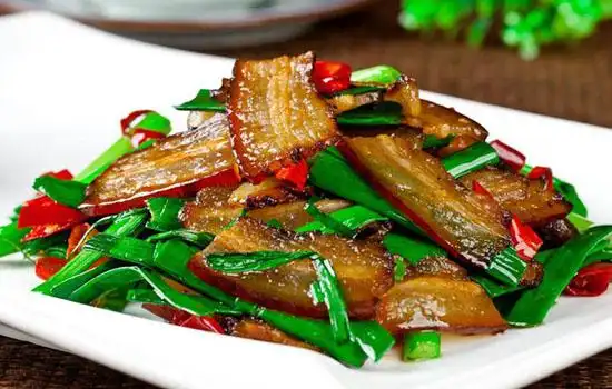 腊肉炒什么菜好吃炒腊肉好吃的秘诀