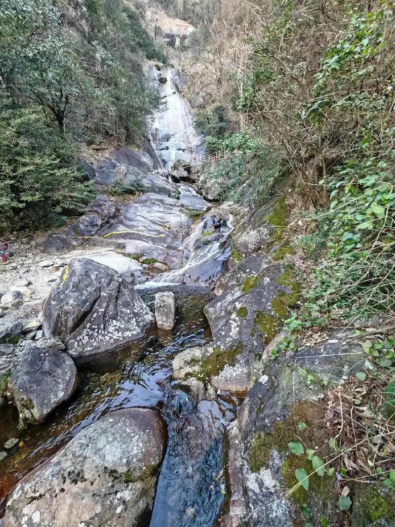 江南第一瀑"云谷飞瀑" 宜春市温汤明月山景色 - 抖音