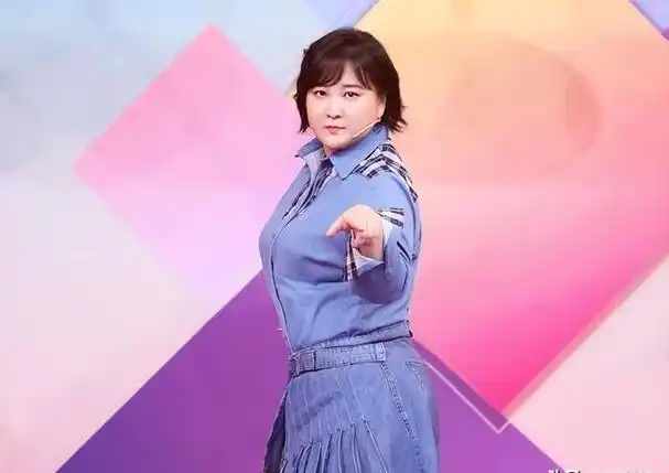 贾玲近照曝光!消失一年,暴瘦100斤,颜值惊艳