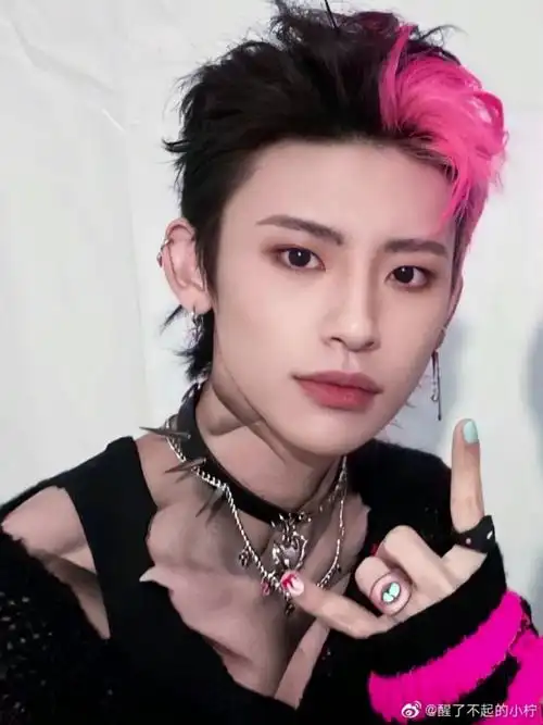 黑暗,也不管有多少转弯,用最初的心陪你走最远的路,小鬼王琳凯值得