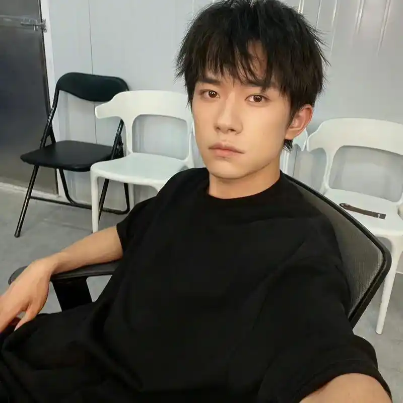 千玺很久很久没给我发过自拍了0506.#易烊千玺 #生活顺利 - 抖音