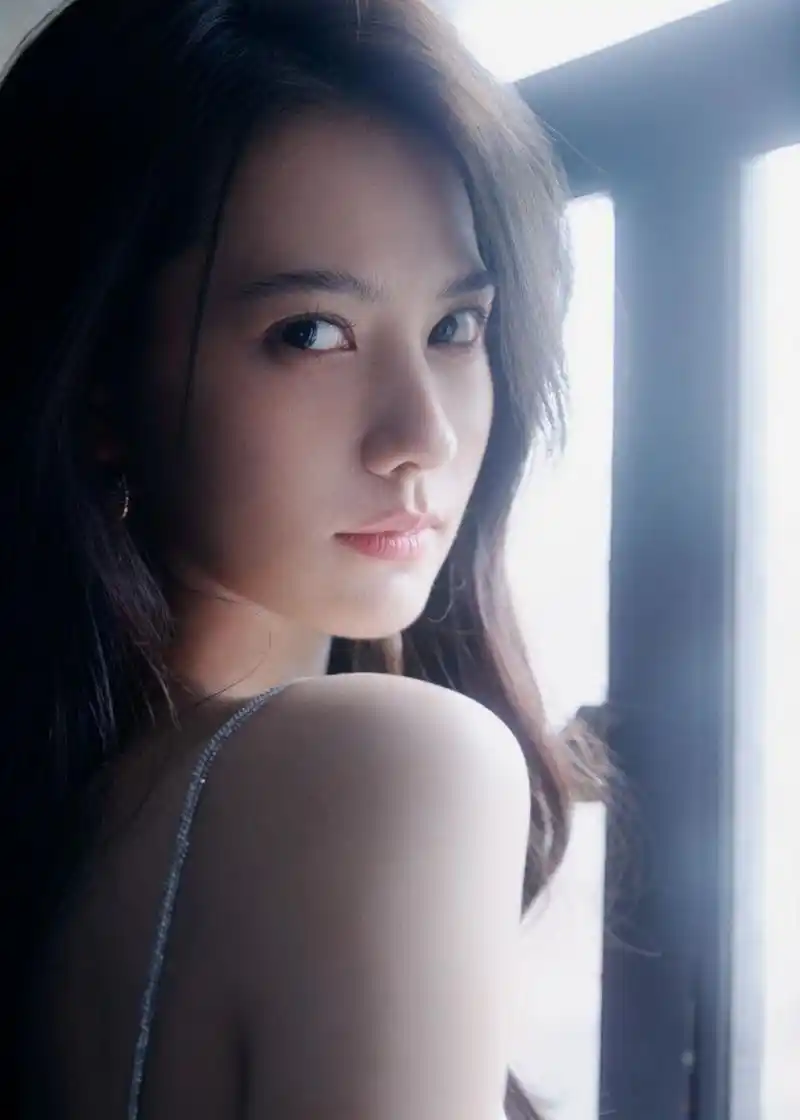 姜珮瑶|夏日氛围感|我的拍摄9215   卷发在潮湿闷热的空气下都快