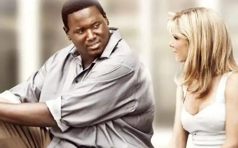 【电影解说】弱点:橄榄球巨星迈克奥尔的原型_哔哩哔哩_bilibili