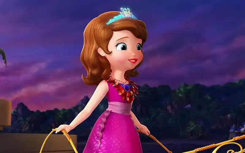 小公主苏菲亚:皇冠是公主的标配,苏菲亚的这些皇冠都好美