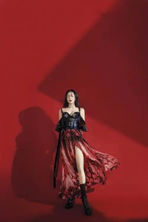 秦岚魅惑红唇时尚杂志写真大片