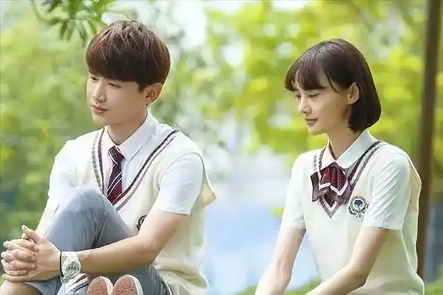 青春偶像剧中,灰姑娘与假小子的形象,体现了女性的传统与反传统