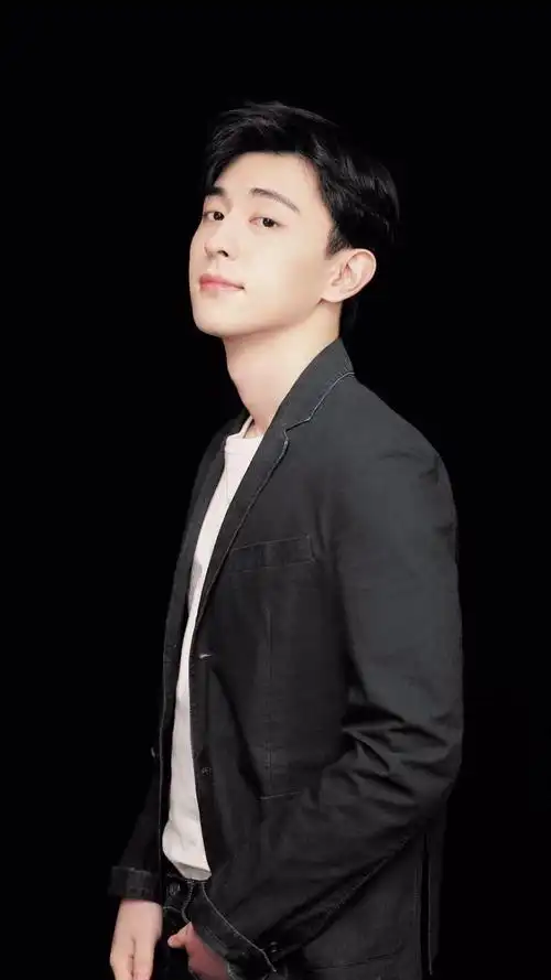 青春阳光男孩邓伦写真,高清图片,手机锁屏桌面-壁纸族