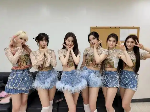 超短裙里不穿安全裤,韩国女团着装又惹争议,为了人气不择手段|裙子|碧