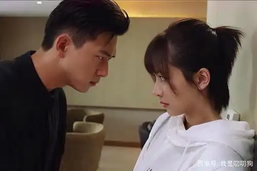 《亲爱的热爱的》杨紫倒追高冷男神,大白造型甜美可爱,却被无视