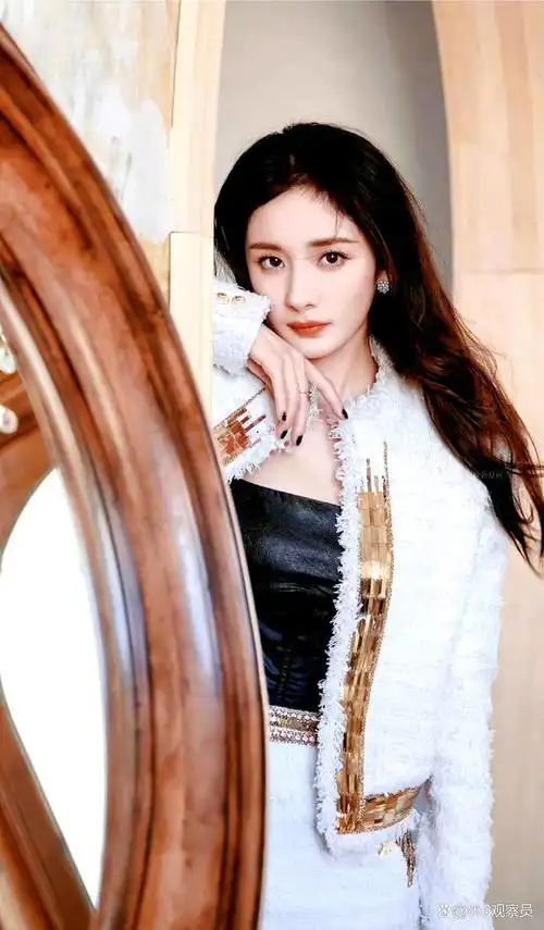 疑似杨幂母亲已成立娱乐公司,网友:这两天给杨幂安排了多少热搜