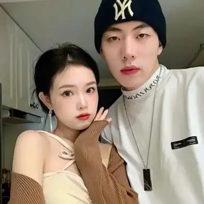 情头 情侣 双人真人一人一半_情侣头像_头像屋