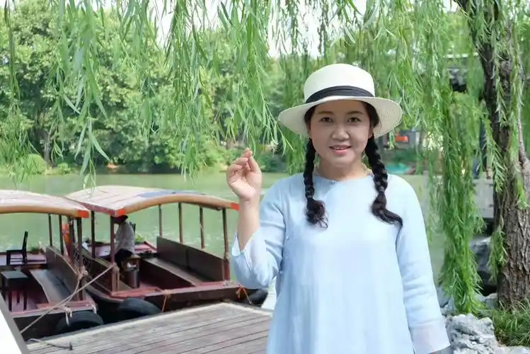 xpxhk1z">侃侃,出生于中国江苏省扬州市,kan kan,汉族,中国内地女歌手