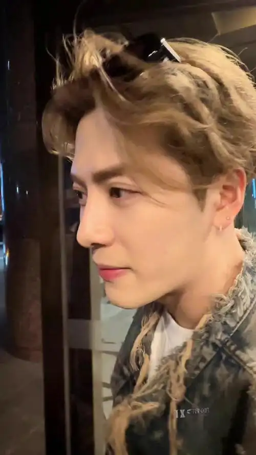 王嘉尔线下签售会生图