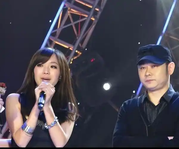 刀郎前妻杨娜:生下女儿40天便跑路,如今刀郎幸福美满,她后悔吗