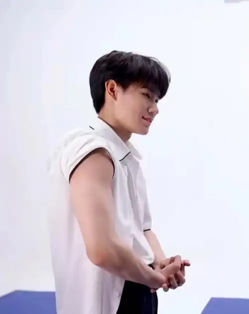 肌肉949494喔喔喔!最后一张真优雅#张真源