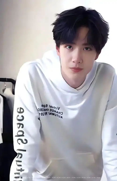 王一博无袖黑背心