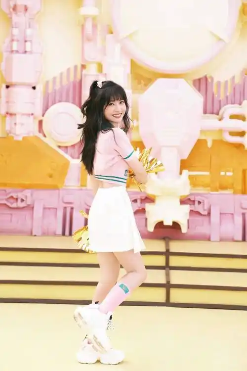 赖美云白色百褶裙美腿性感写真_白色_百褶裙_写真