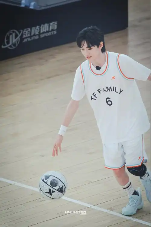 33/3836夏日运动会落日归山海篮球陪少年@时代少年团-宋亚轩