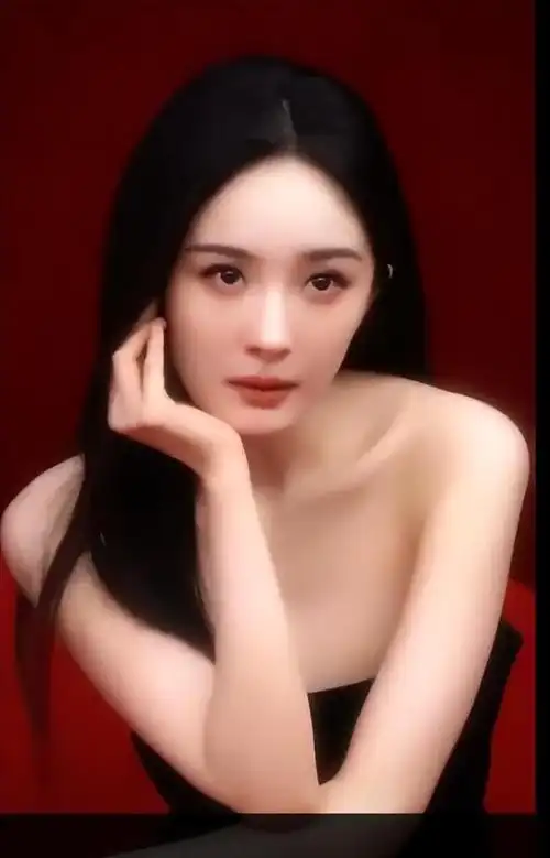 杨幂穿抹胸开叉裙大秀长腿脚踩高跟鞋性感又妩媚