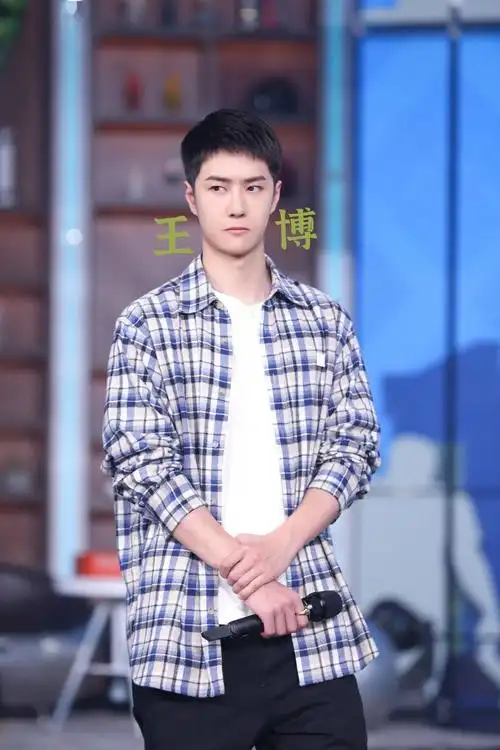 官豹发来《天天向上》高清剧照4p 今晚和王一博一起给爸爸们过节!