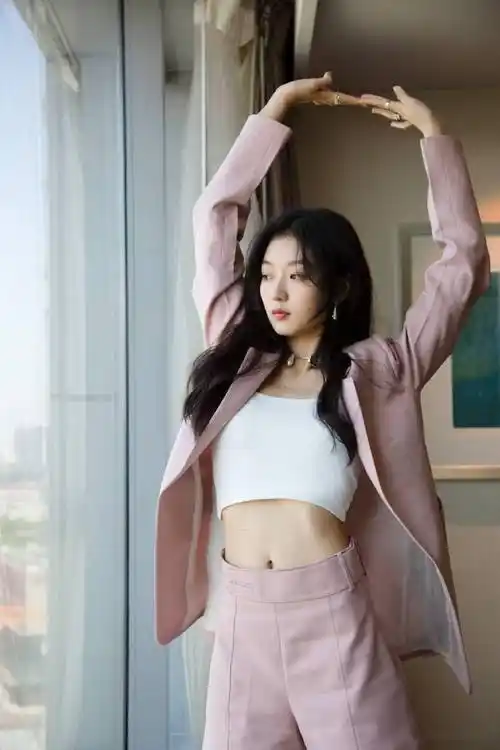 孙千的魅力无人能挡:这谁顶得住的性感写真曝光,堪称东北全智贤!