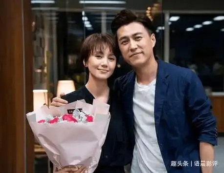 穿超短裤秀细长美腿,素颜出镜状态超好_李佳_孩子_哥哥