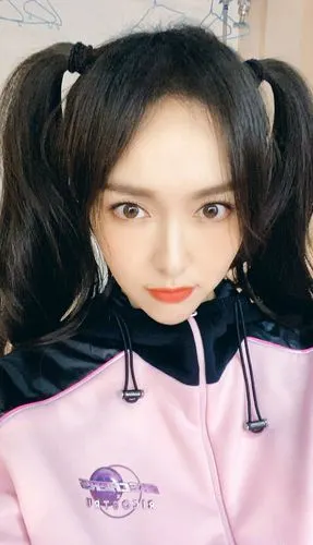 唐嫣双马尾出境变身校园少女女神范儿飘飘