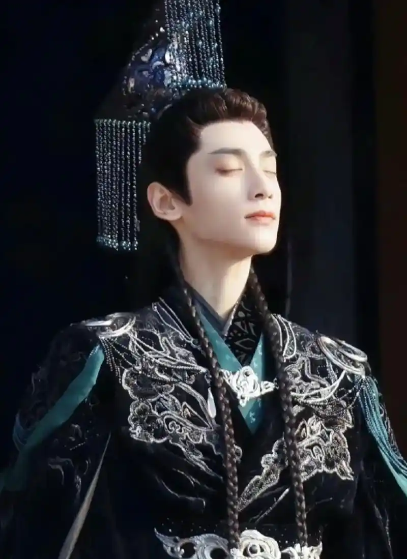 别把吾帅亖00.#长月烬明神烬病 #澹台烬 #罗云熙古装仪态 - 抖音