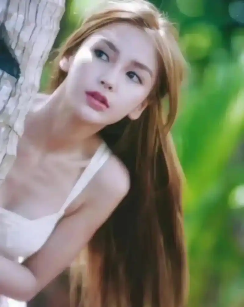 angelababy早期模特时日系风,真的和芭比娃娃一样,有点婴儿肥,满脸的