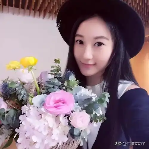 爆出来后再没被拍到在一起的画面,有的人说李恩倩之所以和井柏然在一