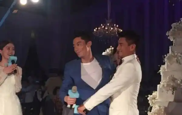 霍建华拥抱吴奇隆.