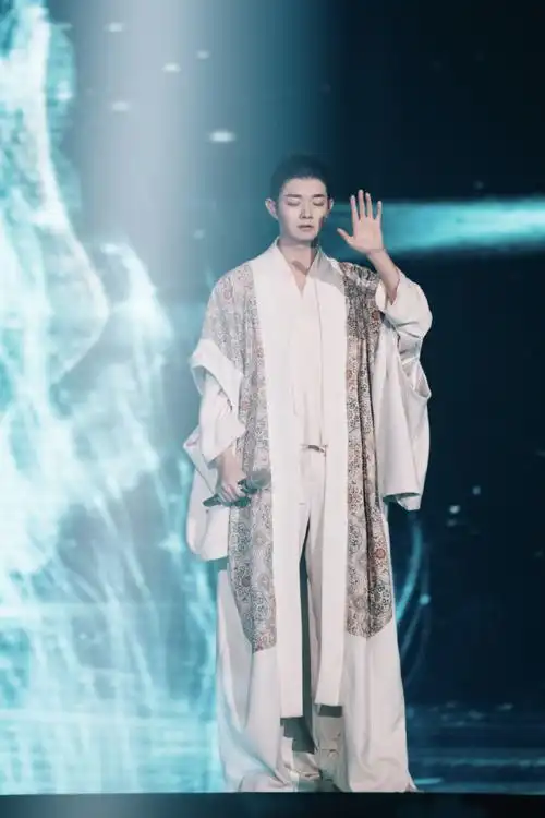 霍尊吐槽披荆斩棘的哥哥疑似暗讽王源绣花枕头