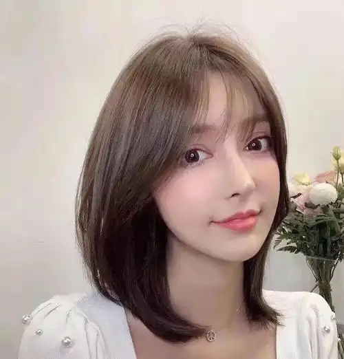 什么是"辛芷蕾"发型?简单概括就是:八字刘海   锁骨发的强强联手.