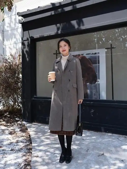 奔三奔四女人的冬季外套穿搭技巧,大衣搭配裤子,裙子更优雅减龄|大衣