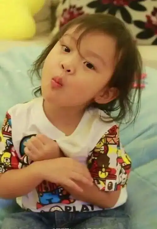 明星给孩子取名是有套路的,baby家的有寓意,网友谁都不服就服他