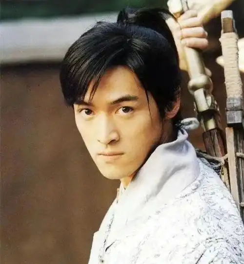 胡歌16年前仙剑一旧照