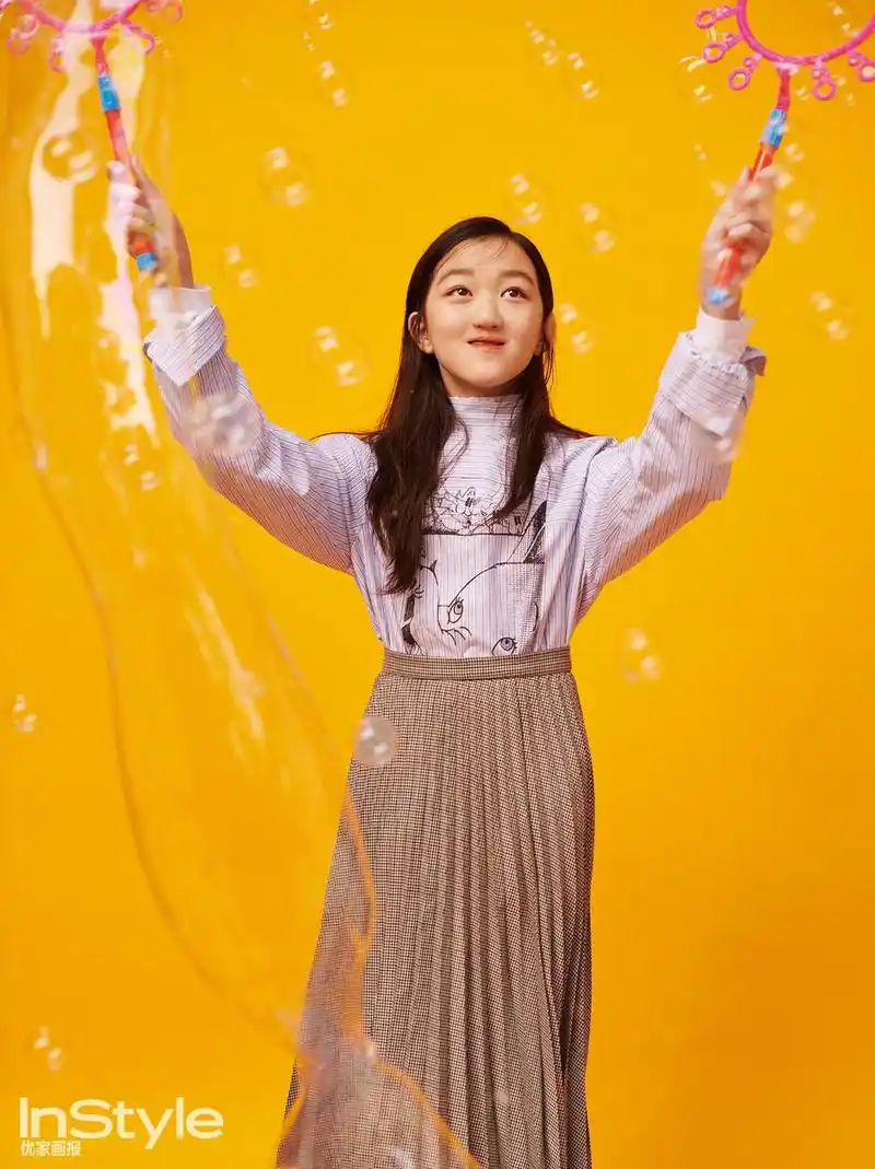 李嫣登上《instyle优家画报》封面.