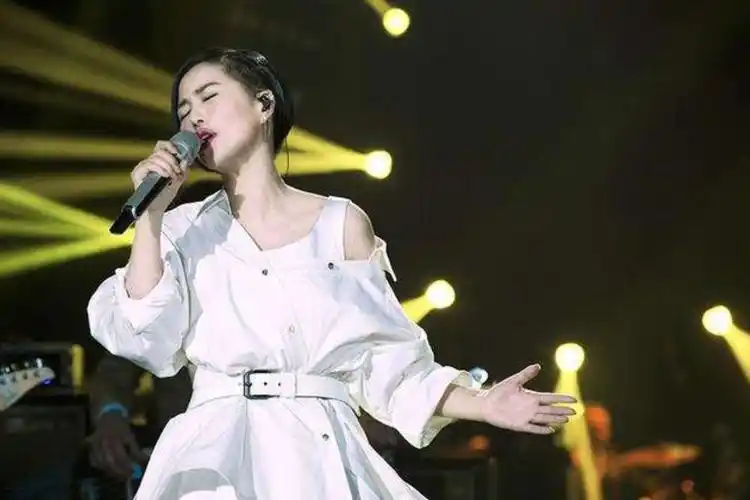 谭维维演唱一首《敕勒歌》惊艳无比好听到没边了~_歌曲