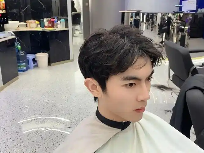 让头发增加纹理感.蓬松度#男士烫发  #男生中分发型  #男生纹理烫