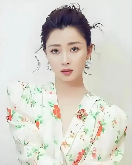 殷桃:从"人间水蜜桃"到实力派演员的蜕变之路