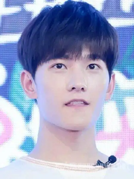 哇这些男明星都剪过锅盖头发型 你一定想不到